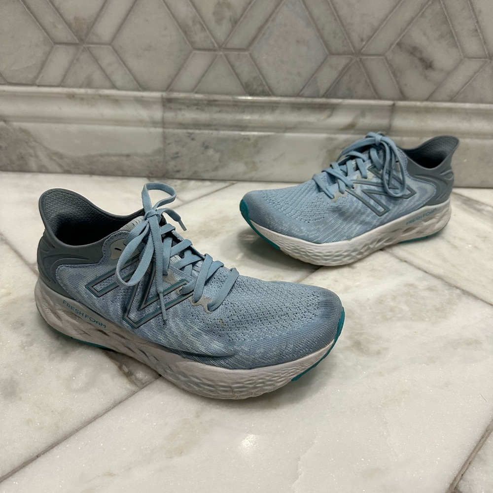 Size 8.5 Women’s New Balance Fresh Foam 1080 V11 Sneakers